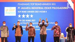 TOP BUMD Award 2021 menjadi motivasi JIEP mulai dari komisaris, direksi, serta karyawan untuk dapat bekerja lebih giat agar terus memberikan kontribusi terbaiknya untuk laju pertumbuhan ekonomi bangsa dan negara melalui pengembangan sektor kawasan industri di masa pandemi. (Liputan6.com/HO/Iqbal)