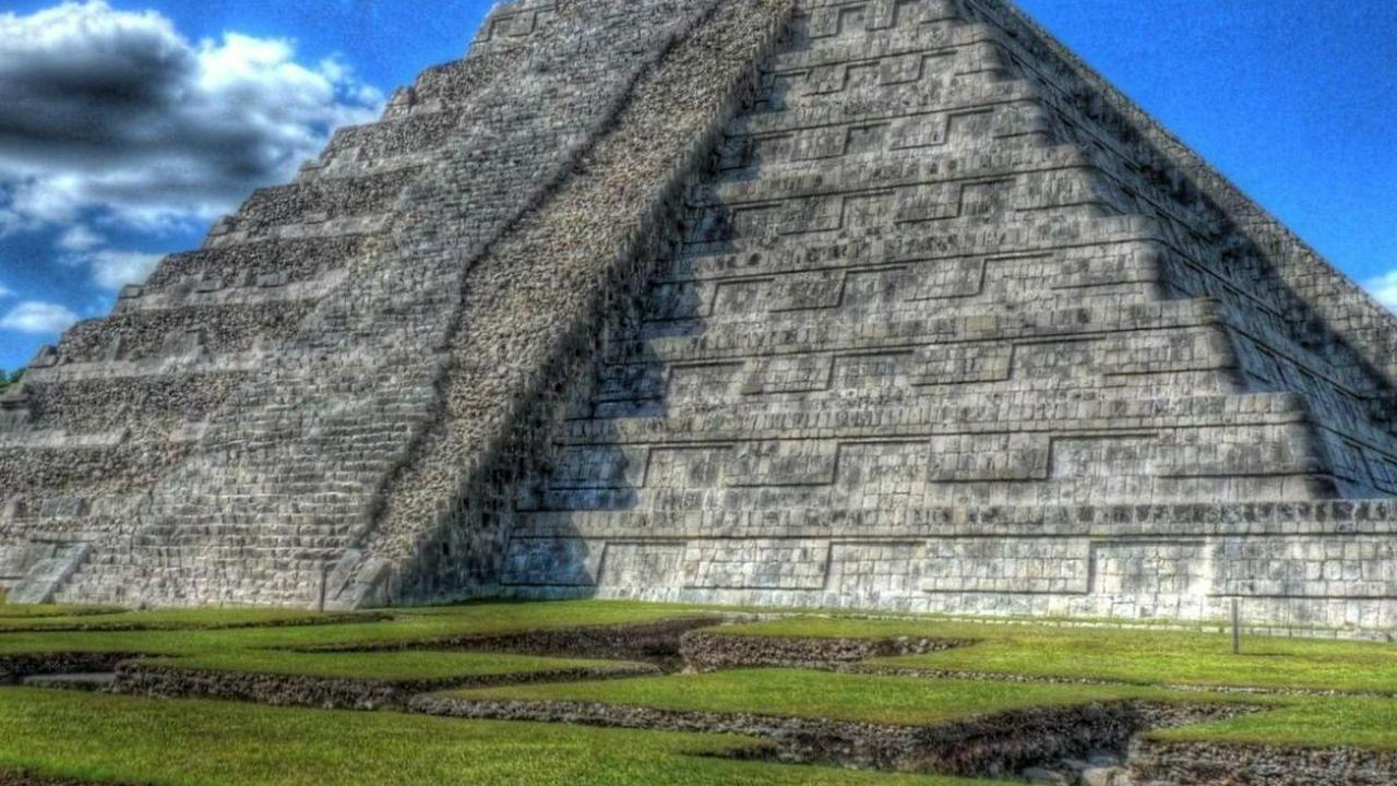 Peradaban Maya terkenal karena piramidanya dan sejumlah bangunan batu menakjubkan yang selama ini ditemukan di sepanjang selatan Meksiko, Guatemala, Belize, Honduras, dan El Salvador.