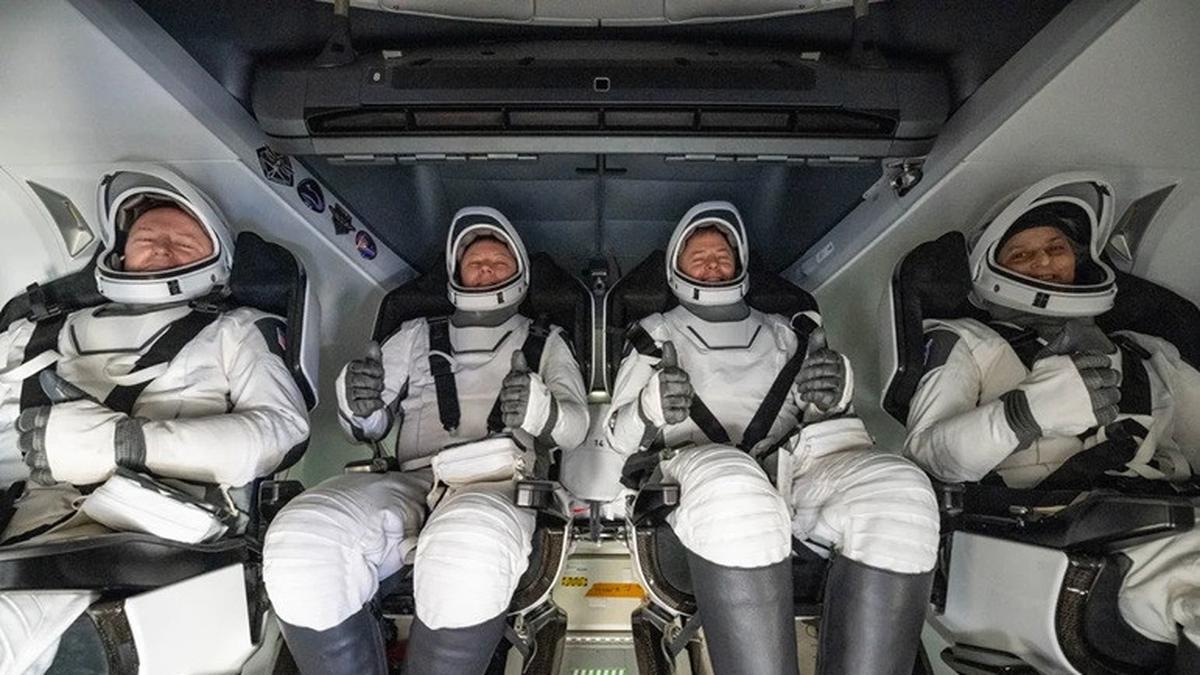 Astronot Pulang ke Bumi dengan SpaceX Dragon setelah 9 Bulan di Luar Angkasa
