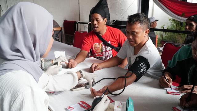 Dalam rangka memperingati HUT Ke-52 tahun PDI Perjuangan (PDIP), Dewan Pimpinan Pusat Banteng Muda Indonesia (DPP BMI) menggelar kegiatan bakti sosial dengan melaksanakan program cek kesehatan dan ganti oli gratis untuk para ojek online.