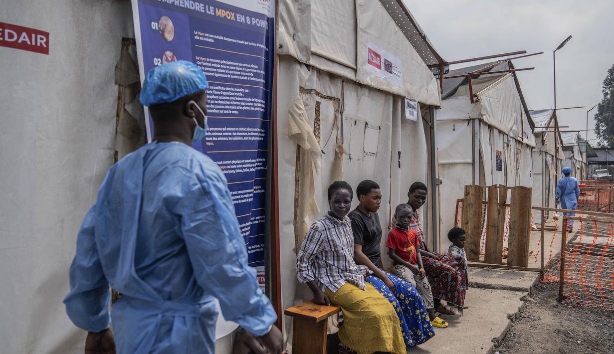 Hanya sedikit dosis vaksin yang tersedia di benua ini. (AP Photo/Moses Sawasawa)