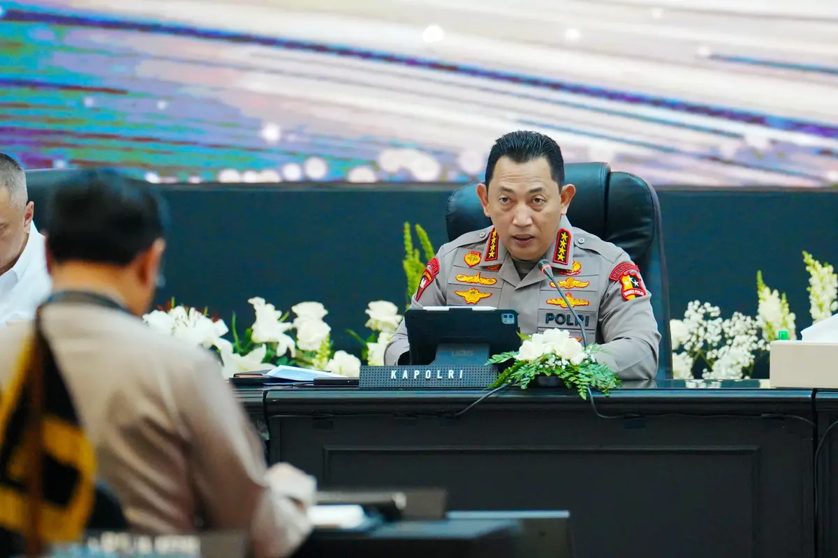 Kapolri Jenderal Listyo Sigit Prabowo menghadiri rapat lintas sektoral dalam menghadapi arus mudik dan balik Lebaran 2025.