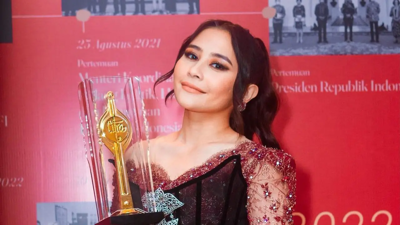 Prilly Latuconsina (Instagram/prillylatuconsina96)
