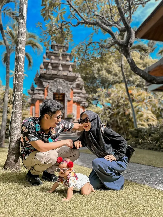 Ria Ricis, Teuku Ryan, dan Baby Moana. (Foto: Dok. Instagram @riaricis1795)