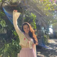 Outfit Beby Tsabina saat Pakai Outer