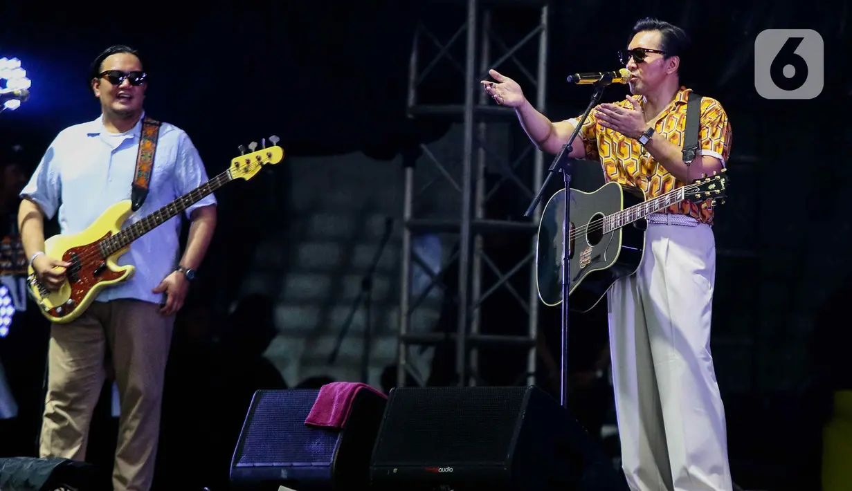 David Bayu menjadi penampil hari pertama gelaran Joyland Festival Jakarta 2023. (Liputan6.com/Herman Zakharia)