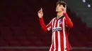 Penyerang Atletico Madrid, Joao Felix, merayakan gol yang dicetaknya ke gawang Salzburg pada laga Liga Champions 2020/2021 di Estadio Wanda Metropolitano, Rabu (28/10/2020) dini hari WIB. Atletico Madrid menang 3-2 atas Salzburg. (AFP/Gabriel Bouys)