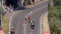[VIDEO] Seekor Anjing Nyaris Jadi Korban Tour de France