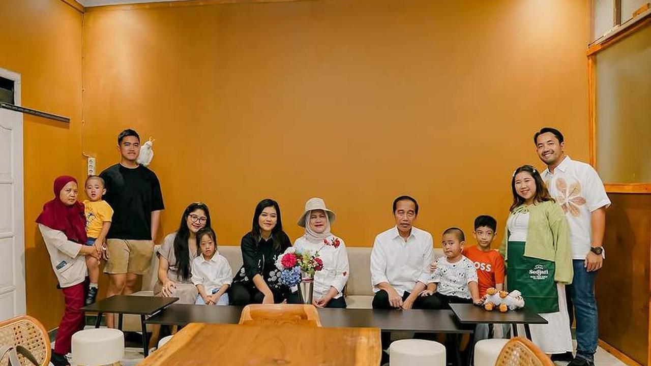 7 Potret Pembukaan Cafe Baru Milik Kiky Saputri di Solo, Dihadiri Jokowi hingga Erina Gudono - Mantan Guru Honorer Kini Semakin Sukses