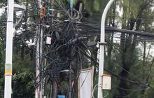 FOTO: Semrawutnya Kabel di Jakarta, Ancam Keselamatan dan Rusak Pemandangan