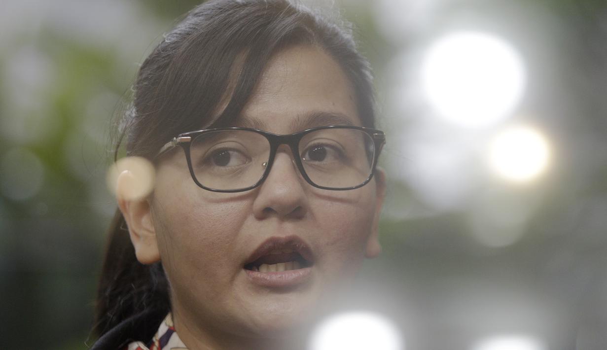 Sekjen PSSI, Ratu Tisha, saat mengunjungi Kantor Redaksi KLY di Jakarta, Jumat (16/3). (Bola.com/Yoppy Renato)