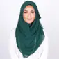 Kreasikan hijab kamu dengan chiffon style, yuk. (via: voilechic.ca)