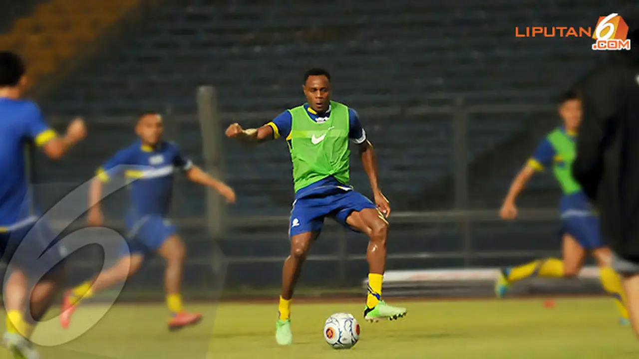 victor-igbonefo-131014c.jpg