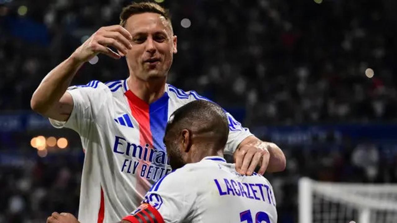 Eks Pemain Manchester United ini Dihukum 4 Laga karena Tolak Kampanye LGBT di Ligue 1
