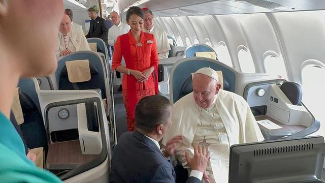Paus Fransiskus memakai pesawat Garuda Indonesia untuk melanjutkan perjalanan apostolik ke Papua Nugini. (Foto: Garuda Indonesia)