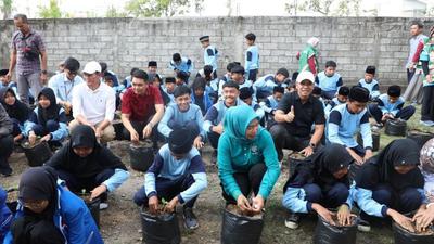 Gerakan Tanam Cabai Lombok Tengah: Besti, Solusi Inflasi dari Lingkungan Sekolah