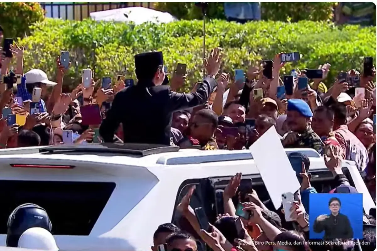 Momen Haru Jokowi Melambaikan Tangan di Mobil Kepresidenan Prabowo (Tangkapan Layar Youtube Sekretariat Presiden)