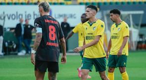 Justin Hubner bermain untuk Fortuna Sittard dalam laga uji coba melawan Bayer Leverkusen, Sabtu (2/8/2025). (Dok. Fortuna Sittard)