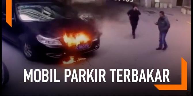 VIDEO: Main Kembang Api Sembarangan, Dua Bocah Bakar Mobil