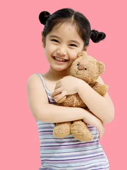 Orangtua dapat membantu anak agar tidak merasa cemburu dengan kehadiran adik kecilnya. (Foto/dok: Freepik/studioredcup)