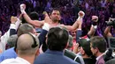 Petinju Manny Pacquiao merayakan kemenangan atas Keith Thurman dalam pertarungan gelar tinju Super World kelas Welter WBA di MGM Garden Arena, Las Vegas, Sabtu (20/7/2019). Setelah melalui duel 12 ronde, Pacquiao selaku penantang gelar berhasil keluar sebagai pemenang. (John Gurzinski/AFP)