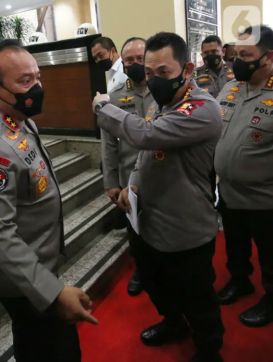 Kapolri Jenderal Listyo Sigit Prabowo usai memberikan keterangan pers di hadapan wartawan di Mabes Polri, Jakarta, (12/7/2022). Kapolri buka suara terkait insiden baku tembak sesama polisi di rumah Kadiv Propam Polri Irjen Ferdy Sambo. Sigit menjamin pengusutan kasus polisi tembak polisi akan dilakukan secara objektif, transparan dan akuntabel.Liputan6.com/Angga Yuniar