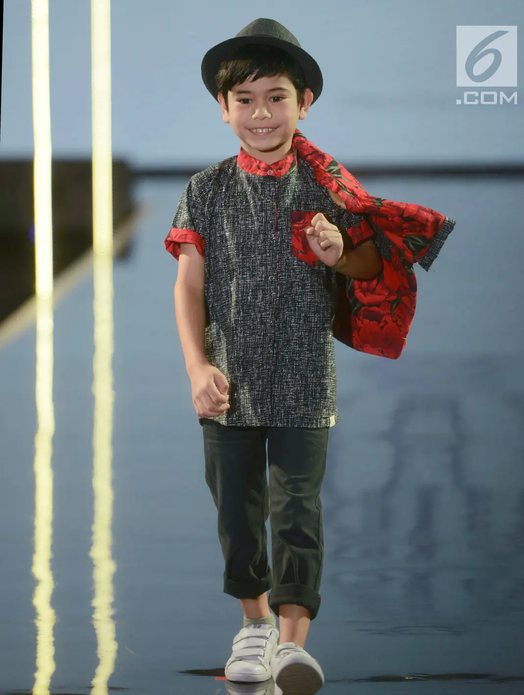 FOTO: Gaya Model Anak-Anak Bawakan Busana Three Little Ahmads - Foto ...