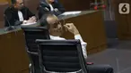 Terdakwa kasus dugaan kepemilikan senjata api illegal, Habil Marati saat menjalani sidang lanjutan di Pengadilan Negeri Jakarta Pusat, Kamis (3/10/2019). Sidang beragendakan pembacaan eksepsi yang dibacakan terdakwa dan penasehat hokum terdakwa. (Liputan6.com/Helmi Fithriansyah)