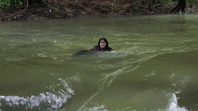Luna Maya Terseret Arus Sungai Saat Syuting Film Suzzanna: Santet Dosa di Atas Dosa, Ngeri Banget!
