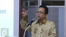 Ketua Komite Ekonomi dan Industri Nasional (KEIN), Soetrisno Bachir memberikan sambutan saat kunjungan KEIN ke fasilitas produksi PT Toyota Motor Manufacturing Indonesia (TMMIN) Sunter I di Jakarta, Senin (9/5). (Liputan6.com/Angga Yuniar)