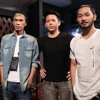 "Kemarin-kemarin kan udah beberapa video klip kita cuma main aja (sebagai band). (Akting) jadi satu hal yang udah sangat lama ga pernah dicoba lagi. Jadi pas tadi (akting) agak hhhhh gitu," ujar Ariel di sela-sela syuting. (Deki Prayoga/Bintang.com)