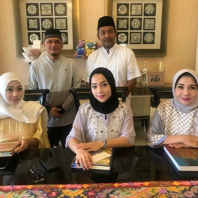 6 Momen Khataman Al Quran Nikita Willy Bareng Keluarga