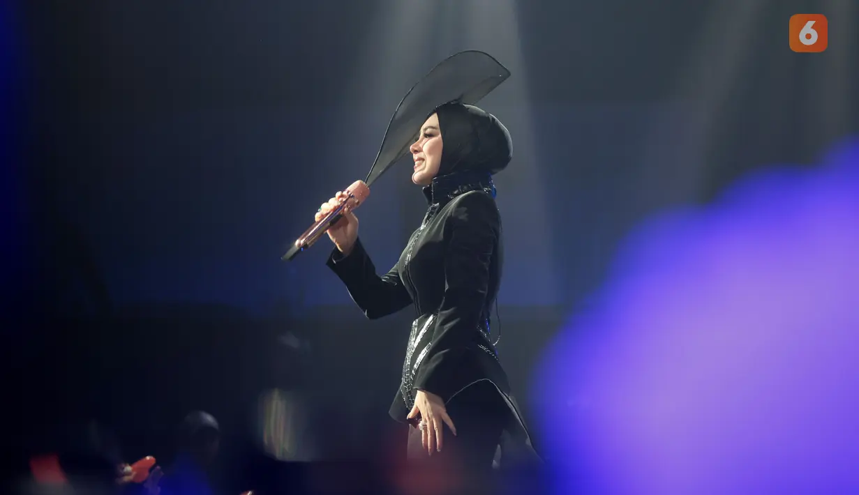 Princess Syahrini kembali tampil di layar kaca setelah enam tahun vakum dan menjadi perhatian saat tampil di panggung indoor pada malam puncak HUT SCTV 36 Xtraordinary di Studio Emtek City, Jakarta, Senin (24/8/2026). (KLY/Budy Santoso)