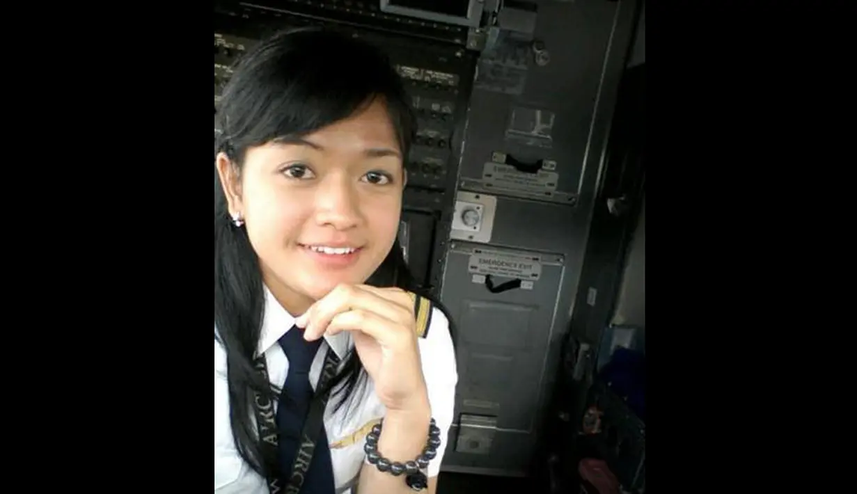 Wanita Indonesia lainnya, Allendia Traviana seorang pilot di Batavia Air dengan pesawat Boeing 737 series untuk rute domestik (Istimewa)