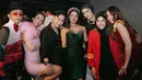 Sejumlah selebriti yang datang pun memakai busana terbaik mereka. Seperti Aming, Nirina Zubir, Olla Ramlan, Aurel Hermansyah, hingga Nia Ramadhani. Mereka tampil begitu memukau. Aming, Nia dan Aurel memilih busana dengan nuansa merah dan hitam. (Liputan6.com/IG/@attahalilintar)