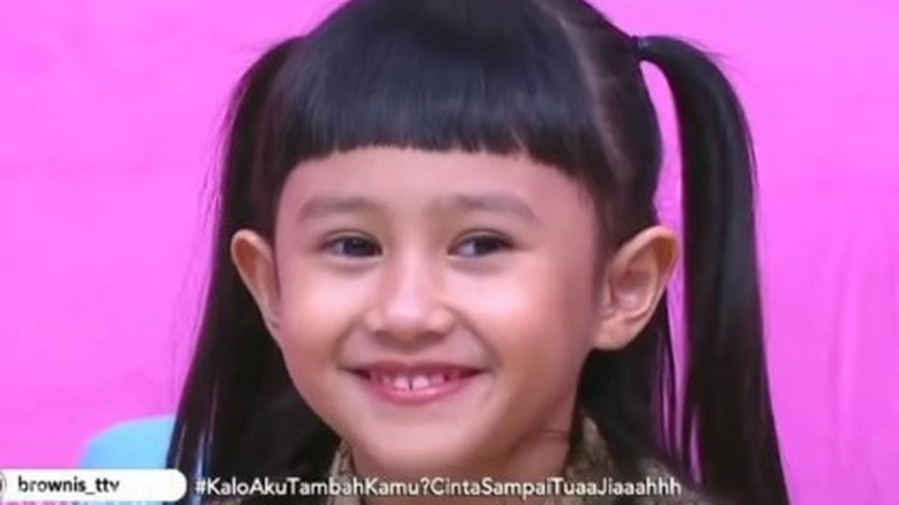 Ikut Tren Korea Kenakan Syal di Kepala, Ayu Ting Ting Kena Protes Anak Kartika Putri: Pakai Kerudungnya yang Bener Dong