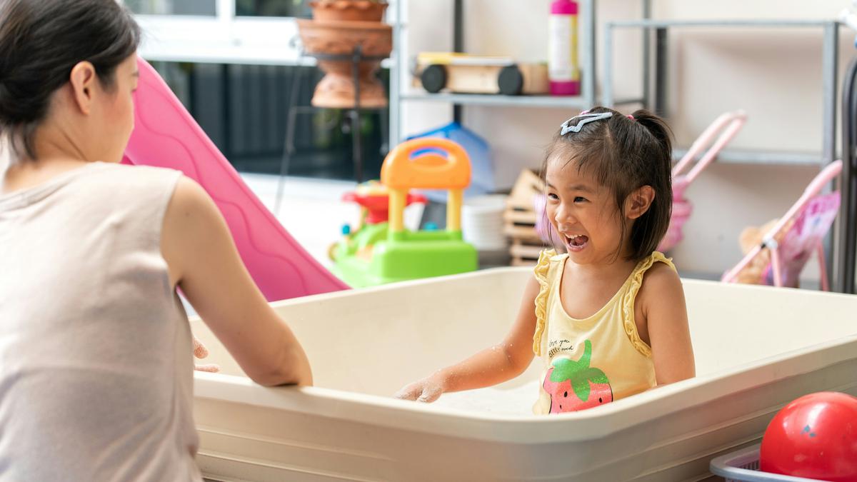Rahasia Orangtua Introvert Komunikasikan Kebutuhan Ruang Pribadi ke Anak