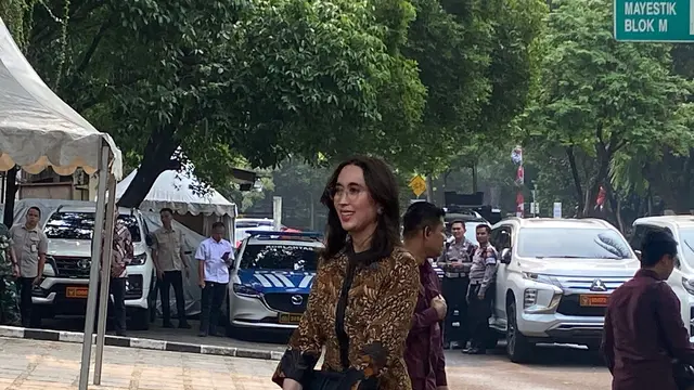 Widiyanti Putri Wardhana hadir di Kertanegara saat Prabowo Subianto memanggil calon menteri di kabinet mendatang.