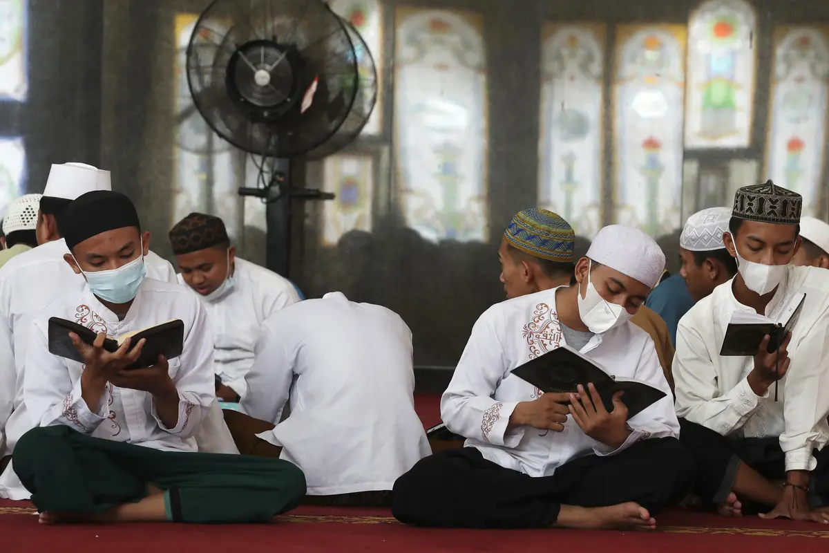 FOTO: Mengisi Bulan Suci Ramadhan dengan Membaca Alquran