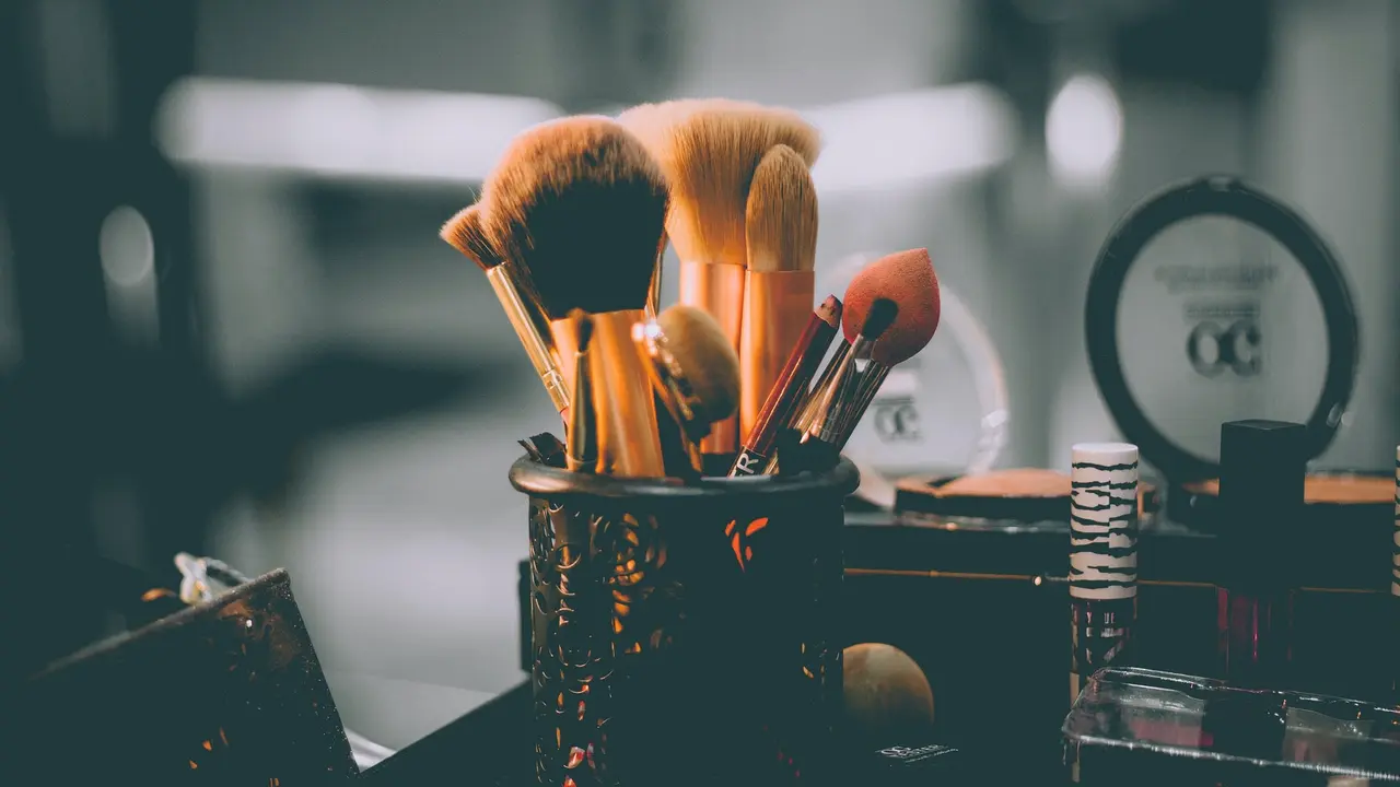 Ilustrasi Makeup