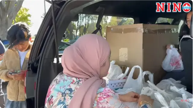 Nino Kuya jualan gorengan