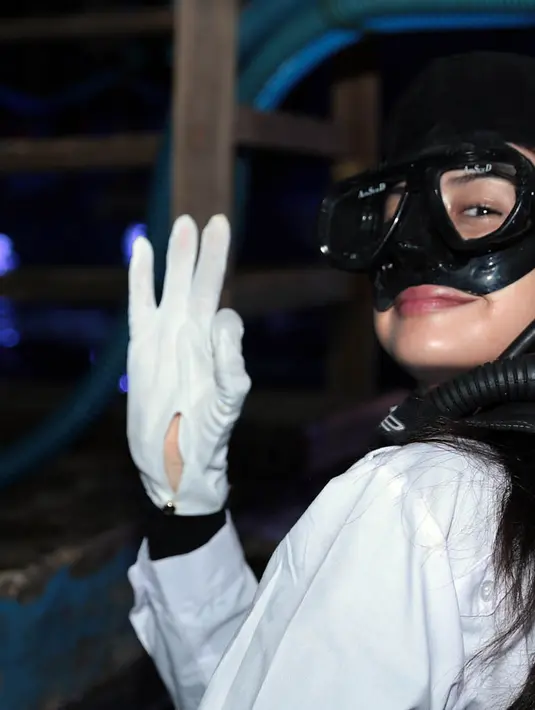 Ketika ditanya soal hubungannya, Aurelie yang sudah berpacaran selama dua tahun mengaku serius menjalaninya. Namun seketika setelah itu ia tak ingin lagi melanjutkan untuk membahas soal kekasihnya. (Deki Prayoga/Bintang.com)