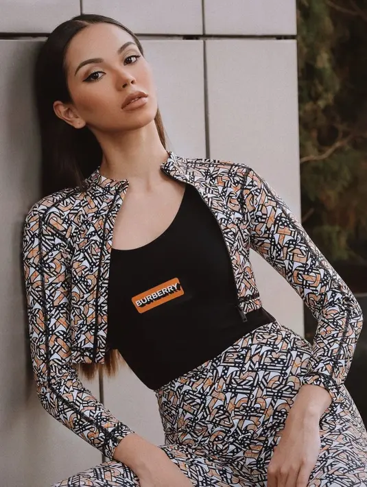 <p>Alyssa Daguise masih tetap cantik dan stunning dengan outfit-outfitnya yang kece abis. (FOTO: instagram.com/alyssadaguise/)</p>
