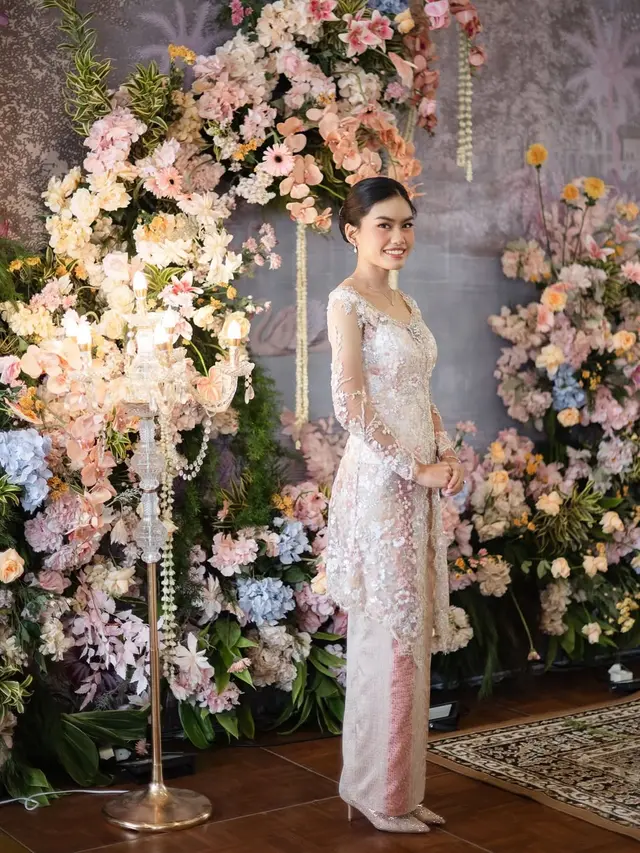 5 Tampilan Namira Adjani Anak Sulung Alya Rohali saat Lamaran, Anggun Berkebaya Pink (credit: instagram/namiradjani).