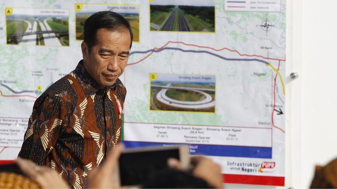 Presiden Jokowi ketika mengenakan kemeja batik.(Lioutan6.com/Fajar Abrori)