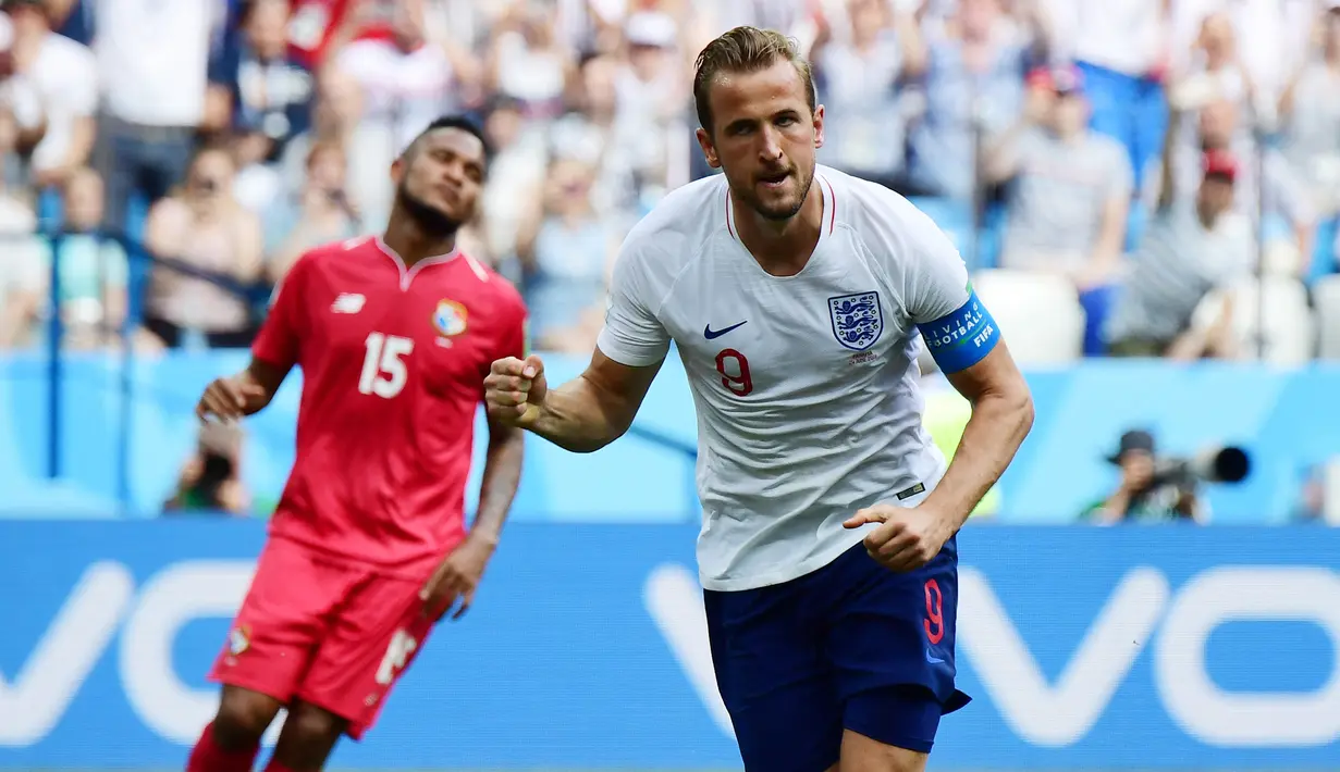 Harry Kane. Striker Timnas Inggris yang kini berusia 28 tahun dan memasuki musim ke-12 bersama Tottenham Hotspur mencetak hattrick untuk Inggris pada Piala Dunia 2018. Dalam laga kontra Panama di matchday kedua Grup G (24/6/2018) tersebut Three Lions akhirnya menang 6-1. (AFP/Martin Bernetti)