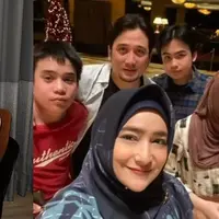 Potret ulang tahun Tengku Syaira. (credit:instagram.com/osnapitzcha/cindyfatikasari18)