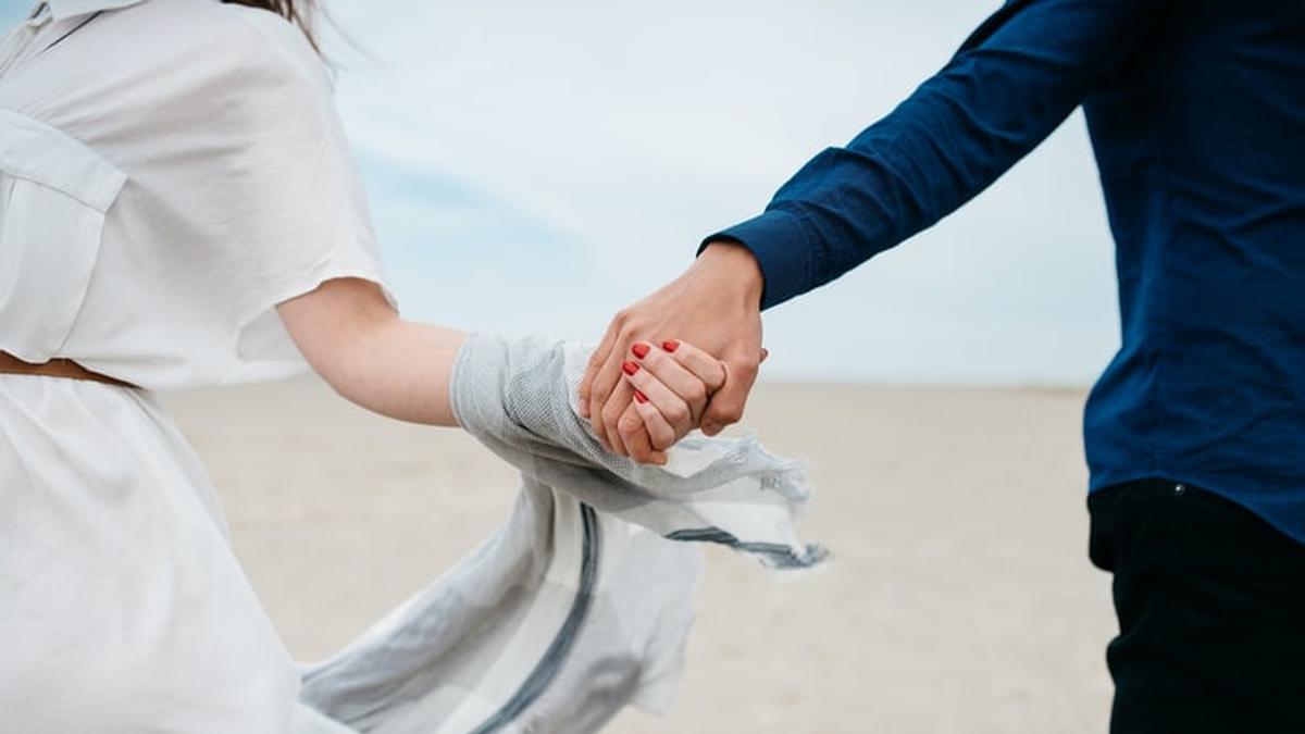 Mengenal Non-Verbal Communication: Ekspresi Cinta Lebih dari Sekedar Kata