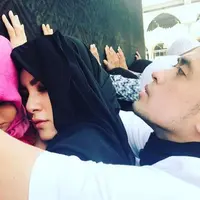 Olla Ramlan dan Aufar Hutapea saat ibadah umrah (Instagram/@ollaramlanaufar)