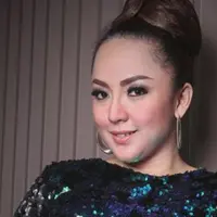 Kabar mengejutkan datang dari mantan istri siri Farhat Abbas, Regina Andriane.